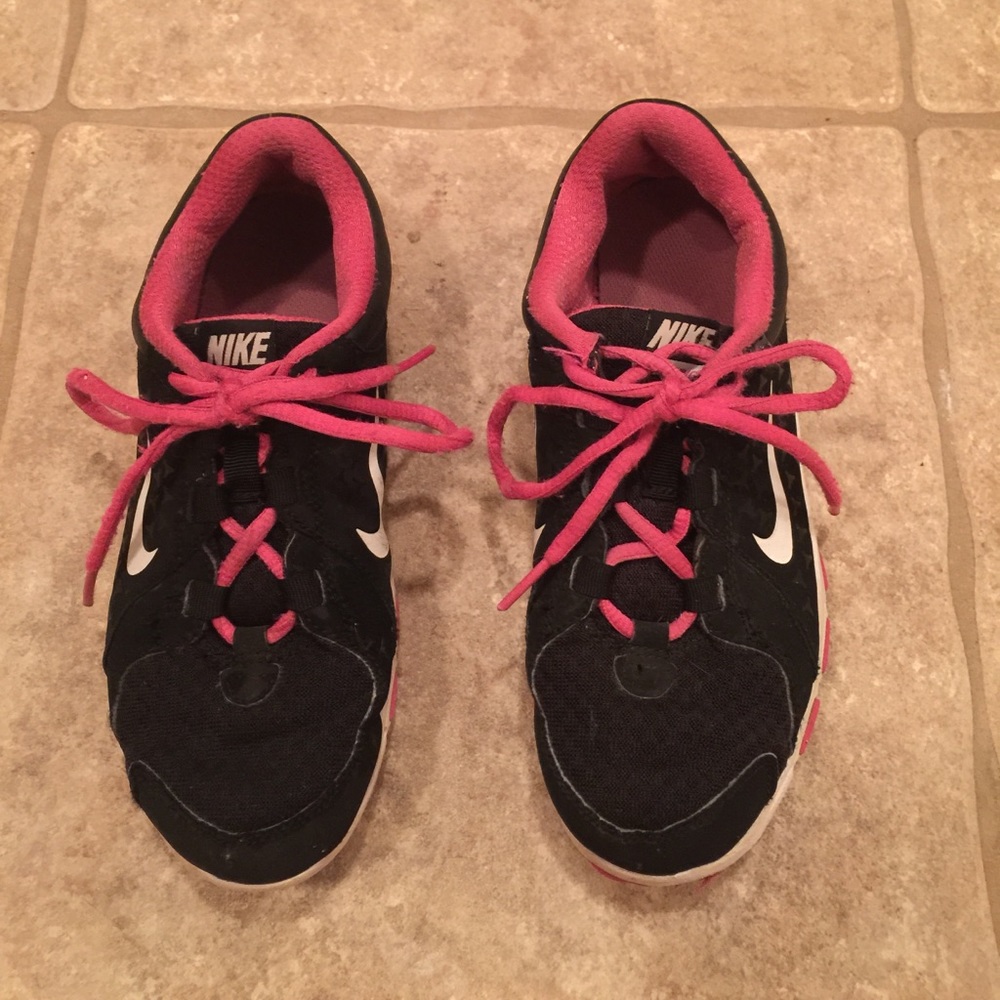 Girls Nike tennis shoes